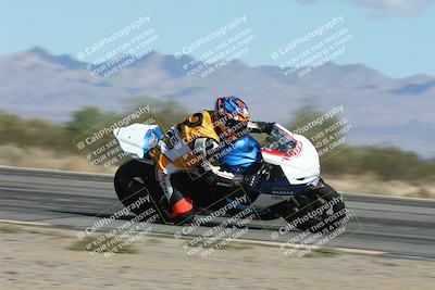 media/Nov-16-2025-Race Pace (Sun) [[8c5fa54630]]/Non Verified Riders (1st 20 Minutes)/3-Turn 3 Inside (11am)/